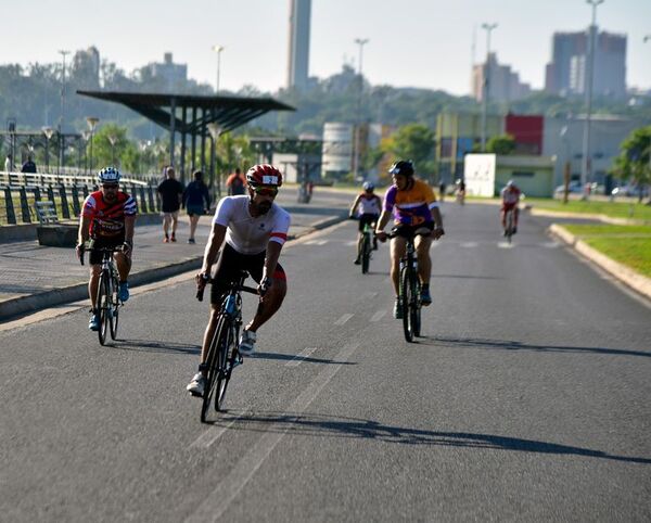 Bicis copan Asunción en el marco de “Respeta al ciclista”, organizado por la Municipalidad - Nacionales - ABC Color