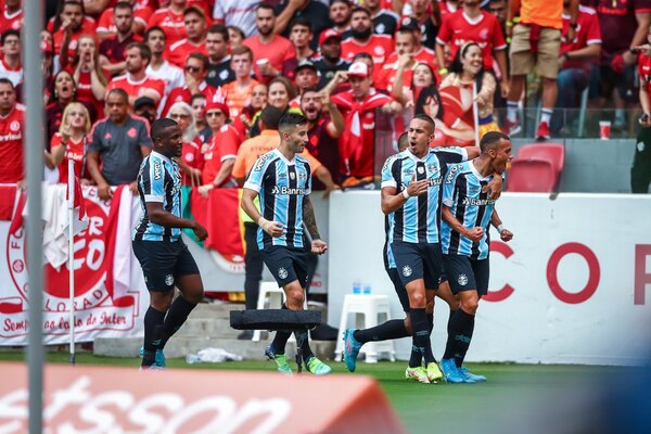 Con Villasanti de titular, Grêmio goleó en el clásico a Internacional