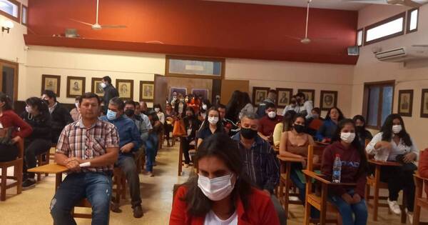 La Nación / Feria laboral dominguera en la ANR: largas filas de personas en busca de trabajo