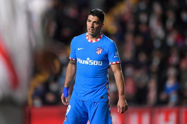 Suárez arriba a Uruguay “muy entusiasmado” y agradece el apoyo de la gente - Fútbol Internacional - ABC Color