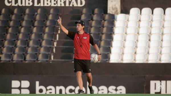 Crónica / Libertad, obligado a ganar para volver a la cima del torneo