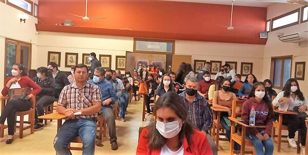 Inédito: En pleno domingo “comunes” golpeados por la crisis participan de feria laboral organizada por la ANR – La Mira Digital