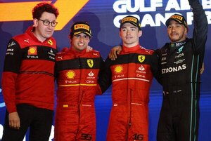 Hamilton y un podio inesperado tras la debacle de Red Bull