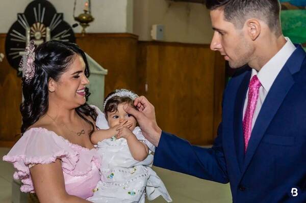 Crónica / [GALERÍA] ¡La "Tiburoncita" Hockin ya es cristiana!