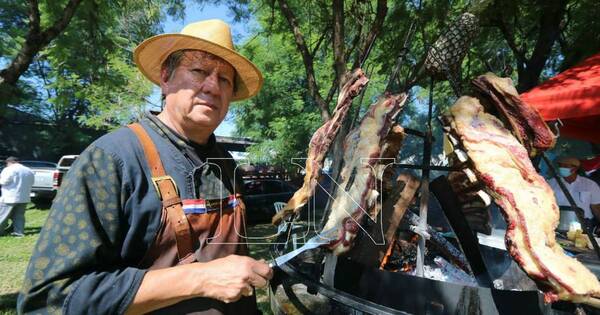 La Nación / Día del Parrillero: preparan variedad de asado con sopa paraguaya de 51 metros