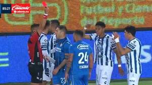 Crónica / Escobar expulsado y derrota del Cruz Azul