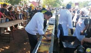 La sopa paraguaya de 50 metros “se robó el show” en Luque •