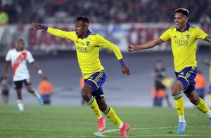 Con un gol de Sebastián Villa, Boca se impuso ante River en el Superclásico - Fútbol Internacional - ABC Color
