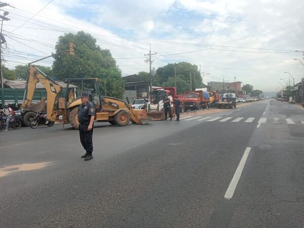Los camioneros siguen en vigilia y esperan bajas que anunció Petropar - Nacionales - ABC Color