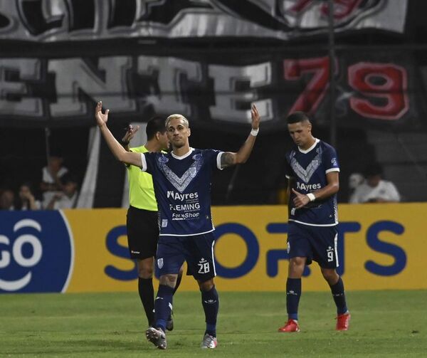 Olimpia 0-Ameliano 2: “Botellón” de agua fría - Fútbol - ABC Color