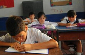 Niños madrugan y se exponen al tráfico sin un horario escalonado