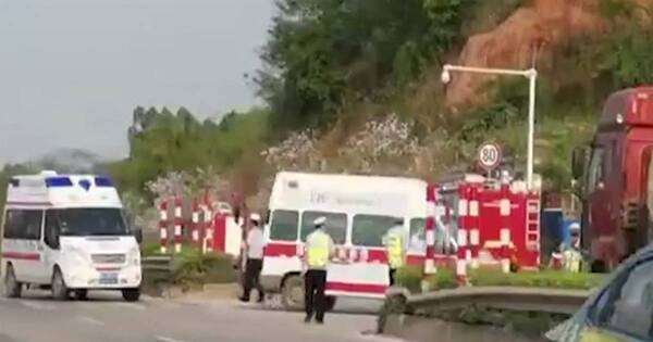 La Nación / Un avión con 132 pasajeros se estrella en China