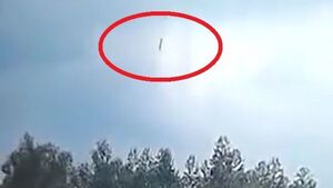 Avión con 132 pasajeros a bordo cayó de punta y explotó en China