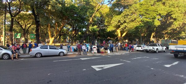 Diario HOY | Cierran la Plaza Uruguaya para evitar ocupación
