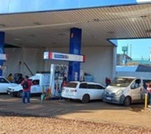 Reportan combustible agotado en varias sucursales de Petropar - Paraguay.com