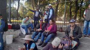 Campesinos llegan a Asunción para exigir derogación de ley "Zavala-Riera" - El Independiente