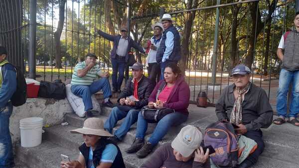 Campesinos llegan a Asunción para exigir derogación de ley "Zavala-Riera" - El Independiente