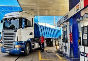 Desde este lunes 21 de marzo Petropar baja diésel común G. 1.000 y nafta 93 en G. 800 | Lambaré Informativo