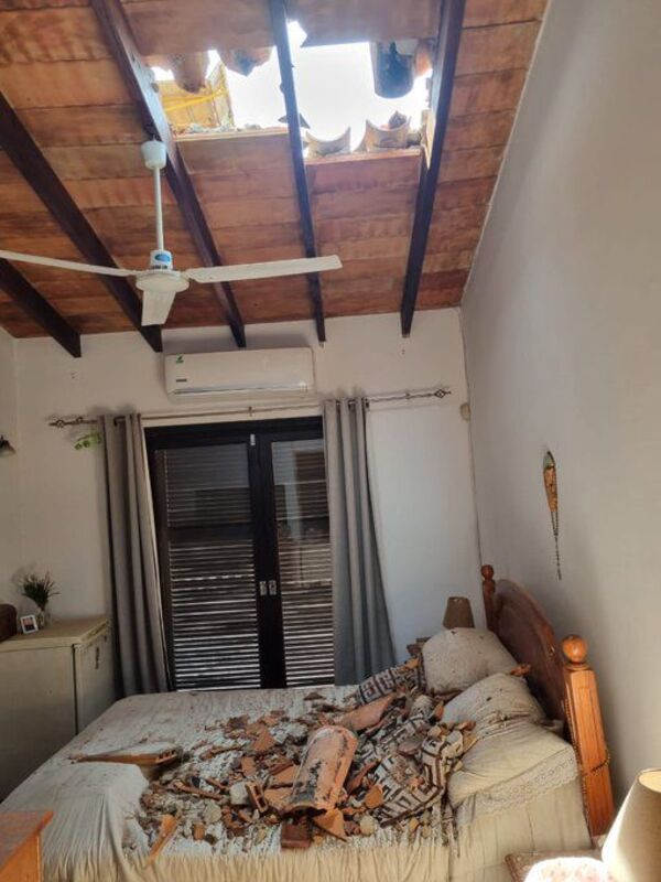 Edificio en construcción desmoronó parte de una casa, denuncian - Nacionales - ABC Color