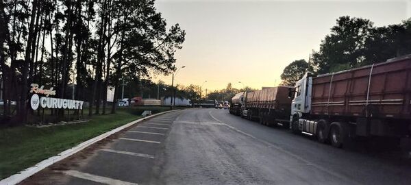 Camioneros, taxistas y campesinos reactivan manifestación en Canindeyú - Nacionales - ABC Color