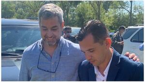 Intendente liberal firma afiliación a la ANR tras promesa de Mario Abdo