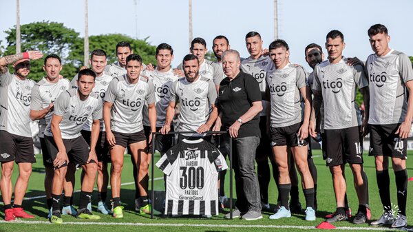 Diario HOY | Antonio Bareiro y el reconocimiento por sus 300 partidos con Libertad