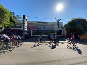 Invasión de ciclistas exigiendo respeto - Paraguay Informa