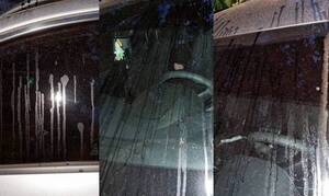 Crónica / Derramaron aceite caliente a autos que estacionaron frente a su local