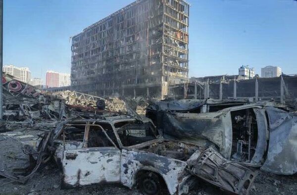 MUNDO | La guerra entra en Kiev con el bombardeo de un centro comercial