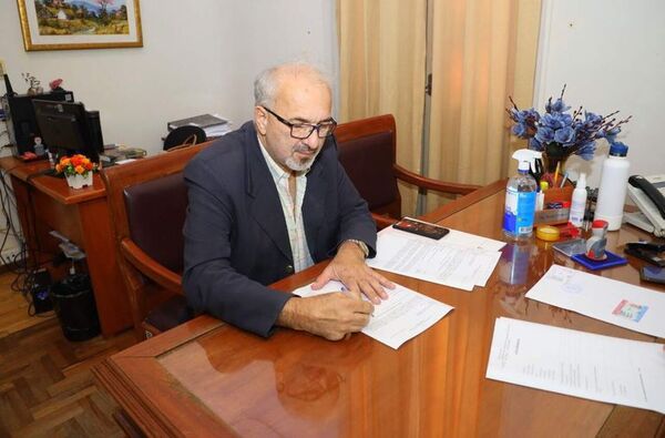 Exjuez se postula para proceso que integrará ternas para el TSJE - Nacionales - ABC Color