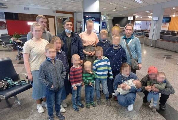 Crónica / Familia guazu de alemanes no puede ingresar al país: "Ya vendieron todo lo que tenían"