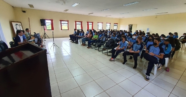 Semana de Educación Financiera culminó con charla a 70 estudiantes