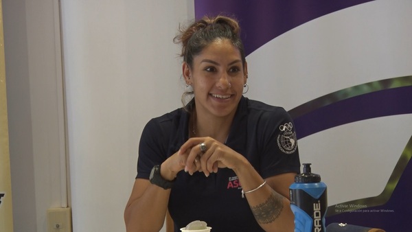 La Pantera Guaraní visitó el Chaco brindó consejos y animó a los adolescentes a practicar deportes