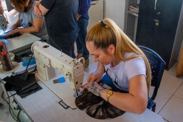Internas realizan taller de estética en pelucas