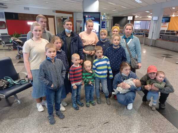 Diario HOY | Quieren deportar a pareja alemana y sus 13 hijos, por no estar vacunados