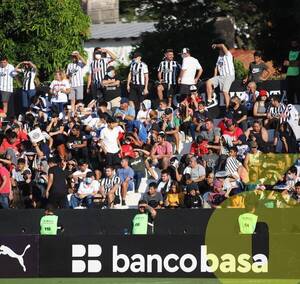 Crónica / Libertad se organiza, afirma Rubén Di Tore, no “alquila” hinchas