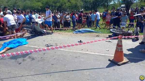 Choque frontal de motos deja como saldo tres muertos •
