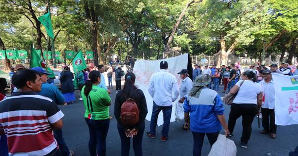 La Nación / Municipalidad y Policía coordinan tareas para facilitar el tránsito durante protesta campesina