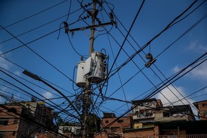 Ciudadanos denuncian apagones prolongados en estados en el oeste de Venezuela - MarketData