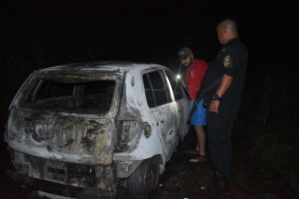 Hallan incinerado vehículo supuestamente utilizado en doble homicidio - Nacionales - ABC Color