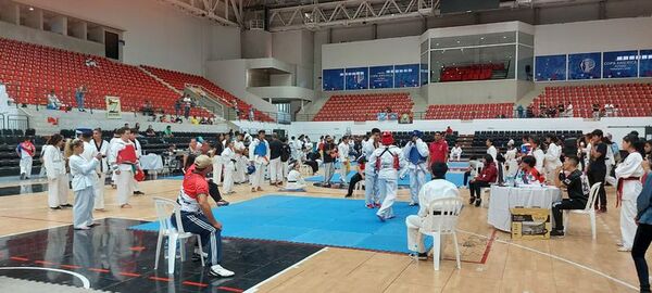 Tremenda participación en el “Open” de taekwondo WT - Polideportivo - ABC Color