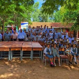 Entregan mobiliarios a escuelas del departamento de Concepción