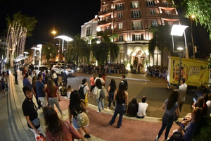 Visita de Megan Fox por Asunción causa revuelo en las calles y en redes sociales