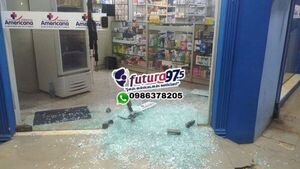 Intentaron robar una farmacia, sonó la alarma, se asustaron y no llevaron nada