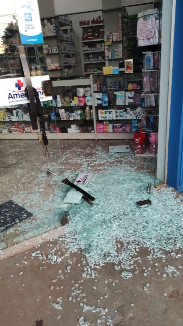Violentan local de Farmacia Americana sin lograr llevarse la recaudación