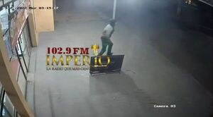 Falta de coordinación entre delincuentes y alarma evitaron hurto en un local comercial - Radio Imperio