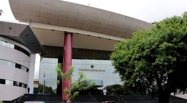 Atrapados en el asccensor: rescatan a tres funcionarios de Diputados