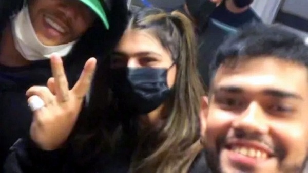 Mia Khalifa ya está en Paraguay y saludó a sus fans con abrazos