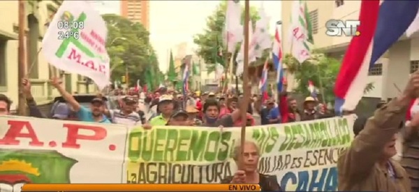 Asunción: Labriegos marchan por el microcentro - SNT