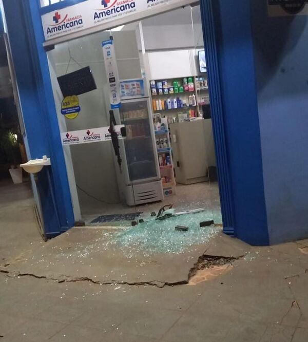 Delincuentes intentaron hurtar en una farmacia en el centro de la ciudad - Radio Imperio